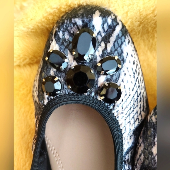 LOWEST PRICE!!Ellen Tracy Faux Snakeskin Ballet Flats w Black Rhinestone Flowers - Picture 3 of 4
